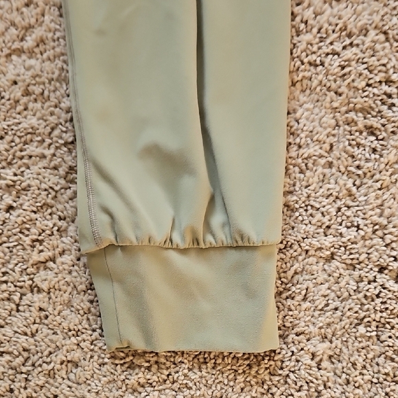 Athleta Saluation Crop Joggers Olive Green, Size S - Picture 5 of 7